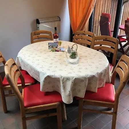With 3 Bedrooms Prázdninový dům Holnishof